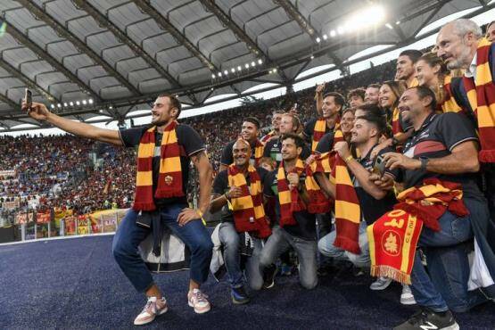 Gli Azzurri del nuoto e della pallanuoto allo Stadio Olimpico: la Roma celebra i suoi tifosi
