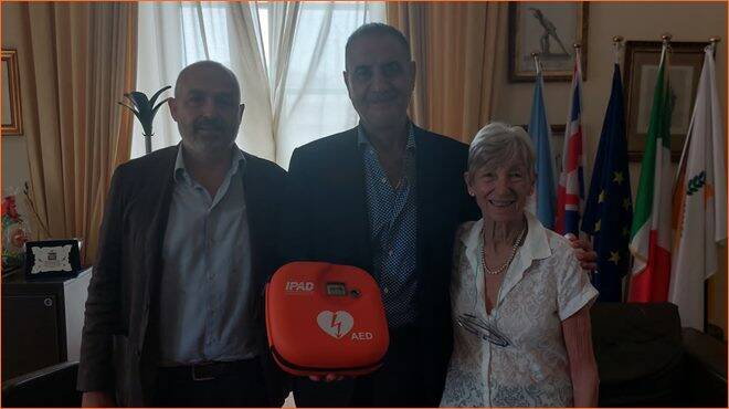 Un defibrillatore alla Città di Anzio: sarà destinato al nuovo Palazzetto dello Sport Giulio Rinaldi