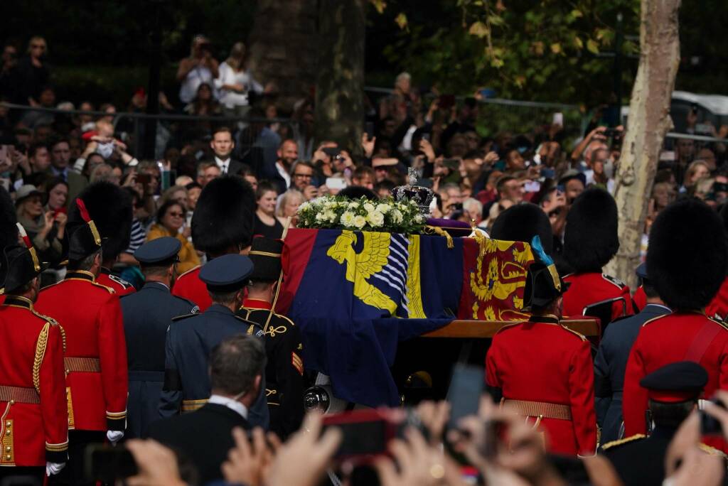 In una Londra blindata i funerali di stato della Regina Elisabetta – DIRETTA VIDEO