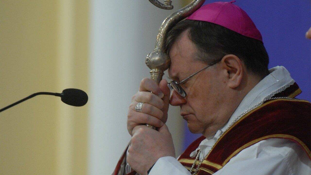 Putin mostra i muscoli, l’arcivescovo di Mosca preoccupato: “La pace sembra allontanarsi”