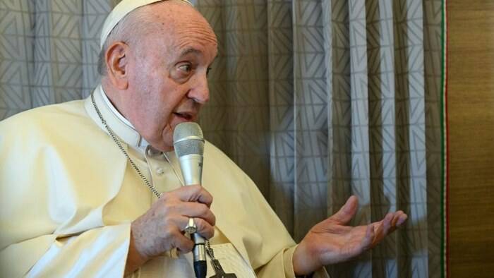 Caso Orlandi, Papa Francesco: “Le accuse a Wojtyla? Una cretinata”