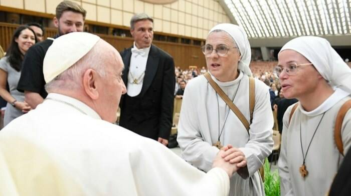 Il Papa ai catechisti: “Non fate lezioni, la catechesi è un’esperienza viva di fede”