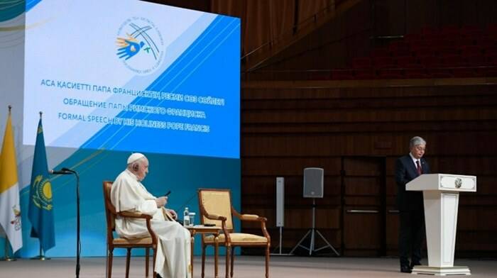 Papa Francesco, da Nur-Sultan un grido contro tutte le guerre: “Al mondo serve unità”