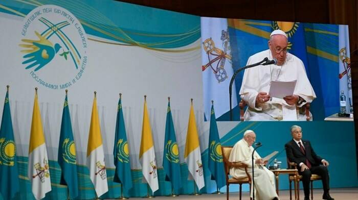 Papa Francesco, da Nur-Sultan un grido contro tutte le guerre: “Al mondo serve unità”