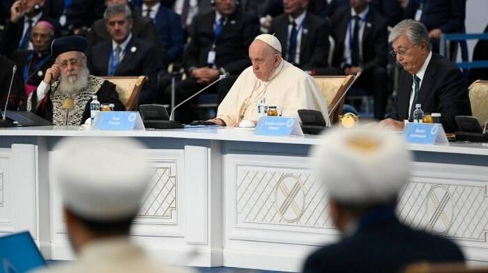 Il Papa: “E’ l’ora di destarsi dal fondamentalismo: la religione è la strada per la pace”