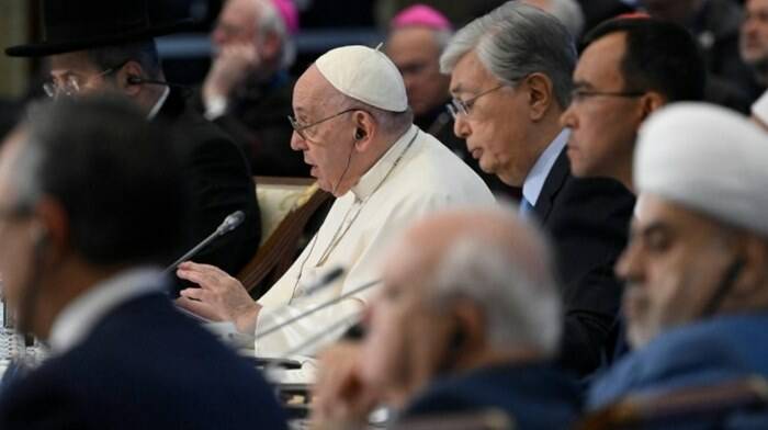 Papa Francesco: “Basta con la corsa agli armamenti: chi serve la pace resta nella storia”