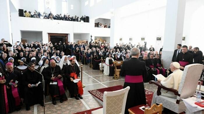 Il Papa abbraccia la piccola comunità cattolica del Kazakistan: “Siate palestre di condivisione”