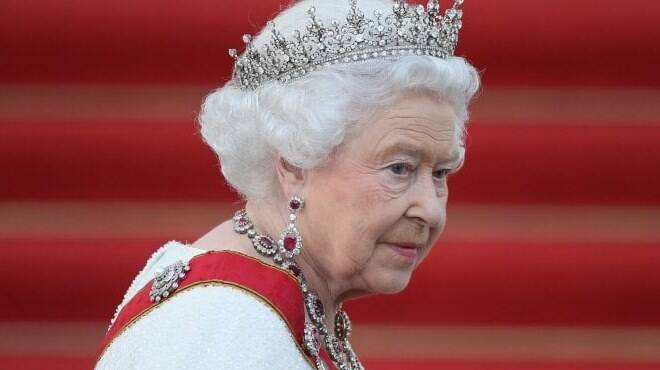 Elisabetta II, si fermano le partite della Premier League in Inghilterra