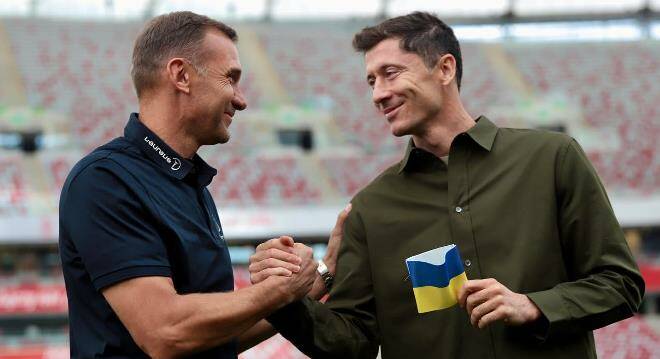 Verso i Mondiali di Calcio, Lewandowski: “Un onore portare al braccio i colori dell’Ucraina”