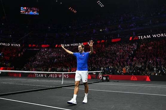 Applausi e lacrime per Roger Federer: lo speciale addio alle gare alla Laver Cup