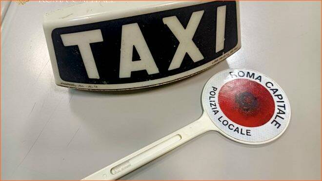Usa l’auto privata come un taxi in giro per la Capitale: fermato abusivo