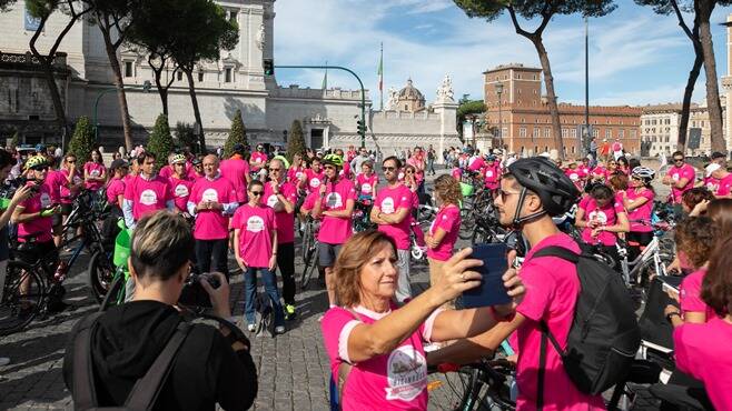 Bicinrosa 2022, successo di partecipazione alla pedalata contro il tumore al seno