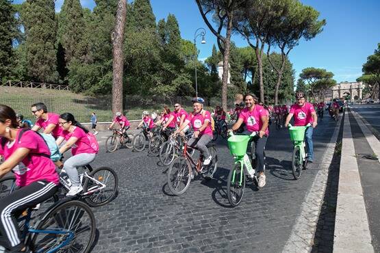 Bicinrosa 2022, successo di partecipazione alla pedalata contro il tumore al seno