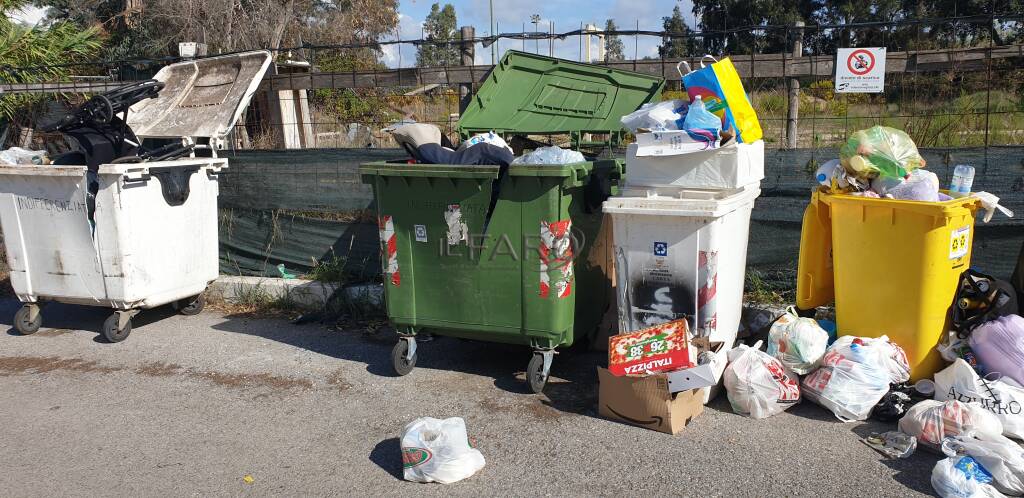 Mancato ritiro rifiuti urbani zona Villa Claudia ad Anzio, in balia di cani randagi e topi: una discarica a cielo aperto