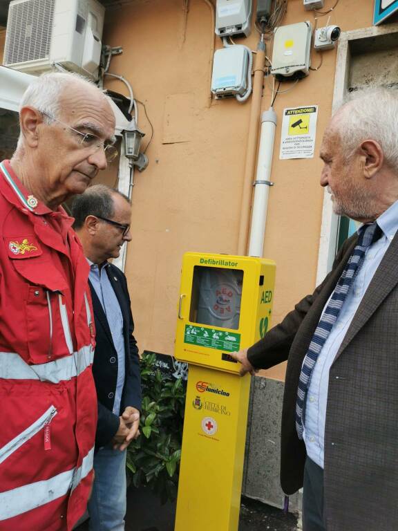 Fiumicino città cardio-protetta: in piazza Grassi inaugurato il primo defibrillatore automatico