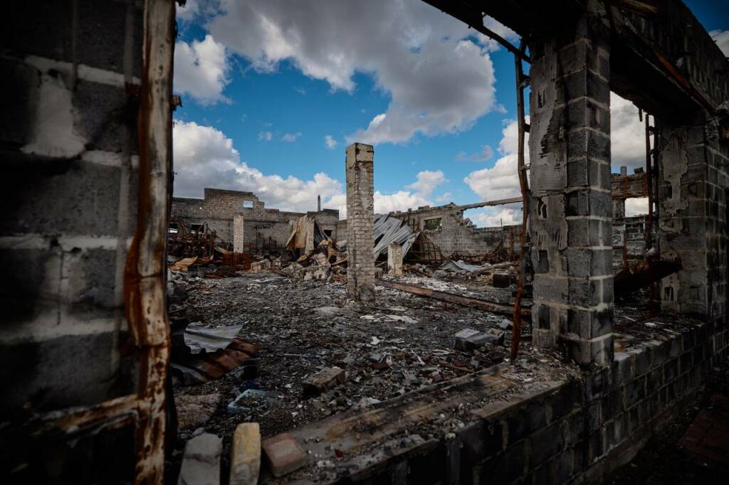 Ucraina, pioggia di missili russi sulla città di Zaporizhzhia: “Decine sotto le macerie”
