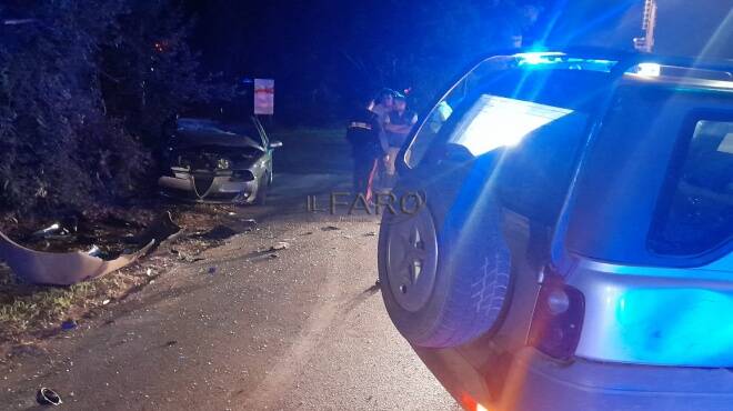 Nuova Florida, incidente al semaforo di Largo Genova: scontro tra due auto