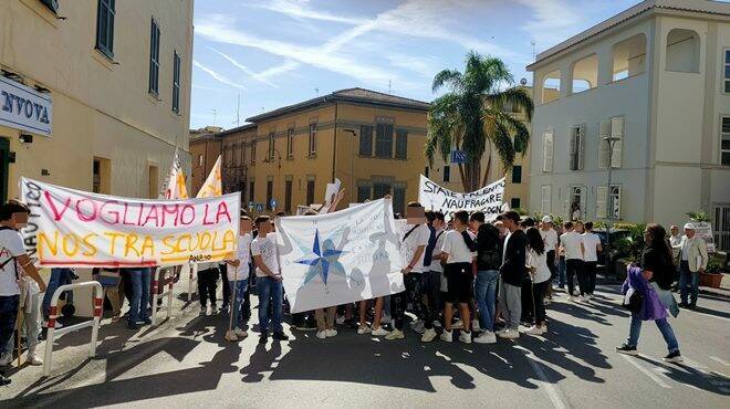 Inagibile l’Istituto Nautico di Anzio, il grido degli studenti:  “No al serale, vogliamo una scuola normale”