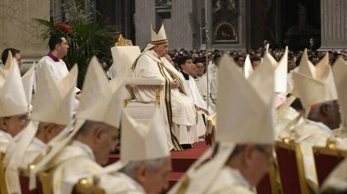 Il monito di Papa Francesco a 60 anni dal Concilio: “Basta solisti, serve unità nella Chiesa”