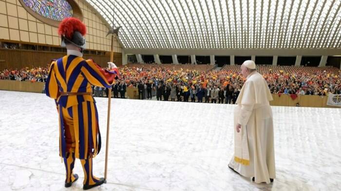 Il Papa ai giovani: “Il motto dei cristiani non è ‘Me ne frego’ ma ‘Mi interessa’”