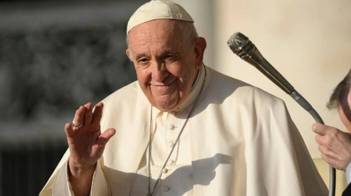 La “carezza” di Papa Francesco ai transessuali e agli emarginati di Torvaianica