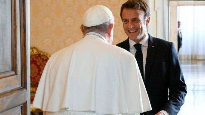 Macron incontra il Papa: in Vaticano colloquio di un’ora sulla guerra in Ucraina