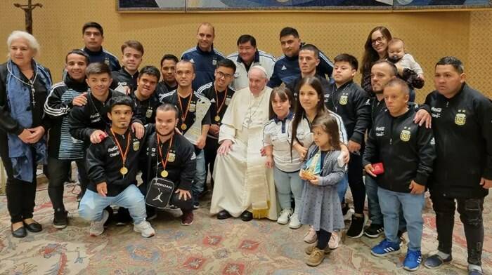 Il Papa incontra la nazionale argentina “Talla Baja” che ha appena vinto i Mondiali