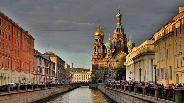 Russia, San Pietroburgo “cancella” il Natale: servono soldi per la guerra