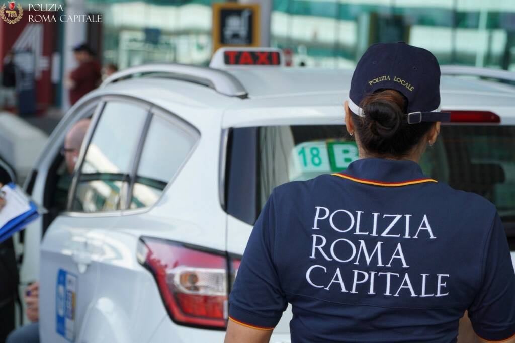 Fiumicino, autisti sorpresi “a caccia” di clienti: oltre 8mila euro di multa per 5 Ncc