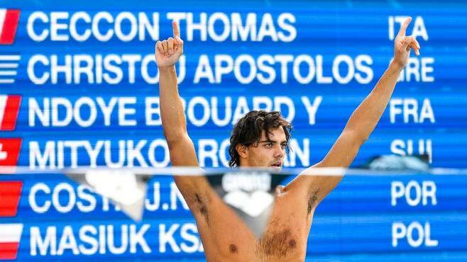 Mondiali di Nuoto, Ceccon primo a Fukuoka e nella storia italiana: è oro nei 50 farfalla