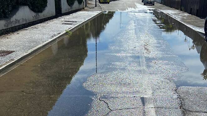 Fregene, perdite d’acqua a via Sant’Agata. Ghera e Graux (FdI): “Cambiare subito la condotta”