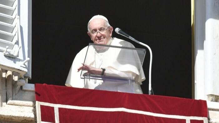 Ognissanti, il Papa: “Per costruire la pace imitiamo i Santi: smilitarizziamo il cuore”