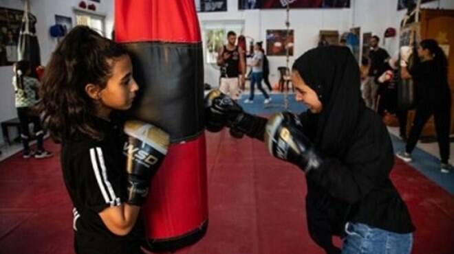 Dal Quarticciolo a Gaza, la palestra popolare che insegna l’arte della boxe a donne e bambine
