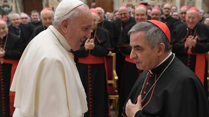 Scambio di lettere Papa-Becciu: così il cardinale sotto processo voleva farsi scagionare