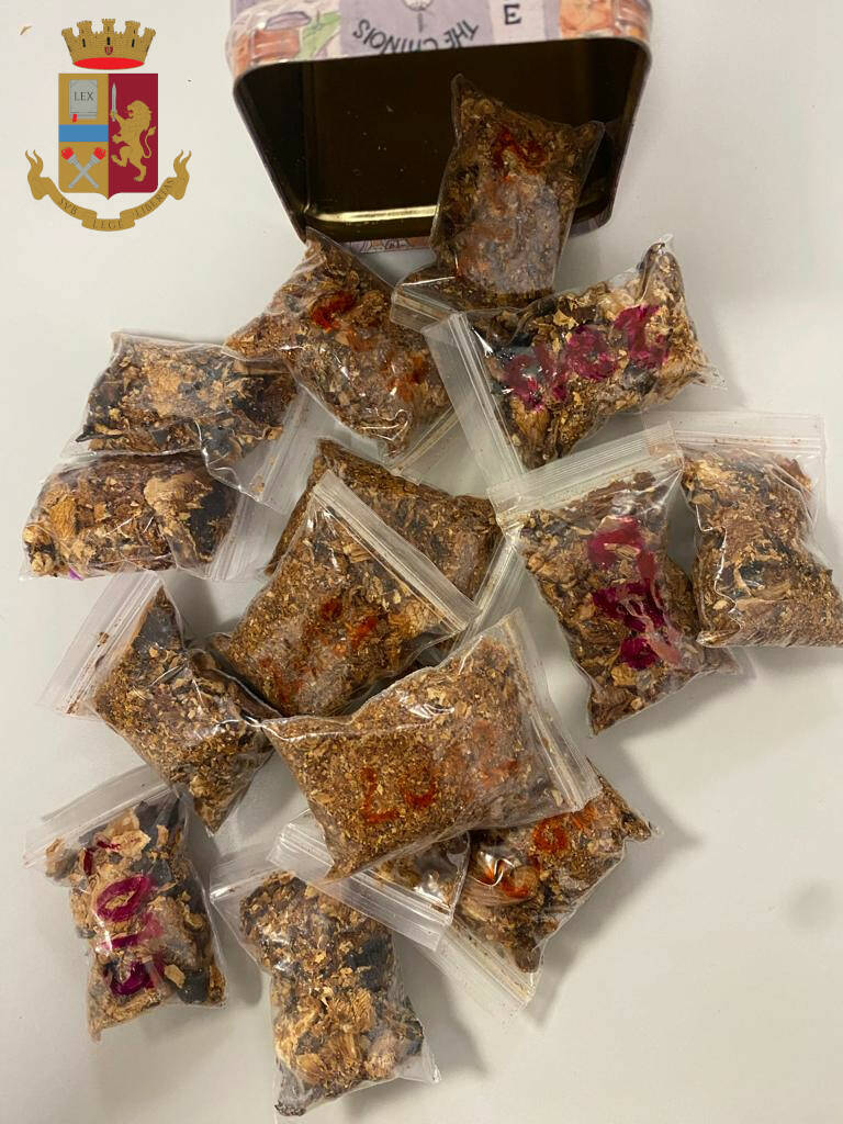 Fiumicino. Droga a forma di caramelle nascosta in frigo: giovane arrestato dalla polizia