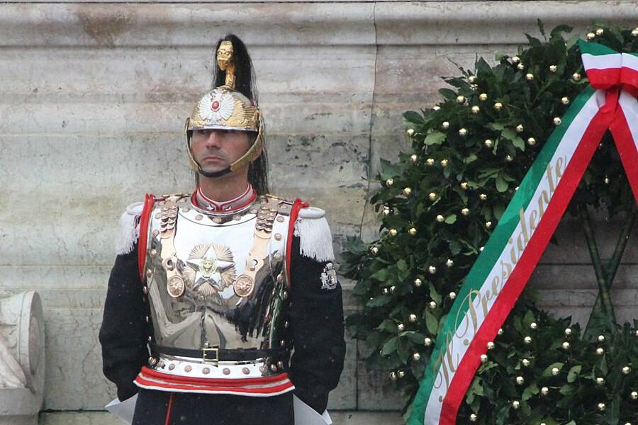 4 novembre: le frecce tricolori sorvolano Roma. Spettacolo nei cieli della Capitale