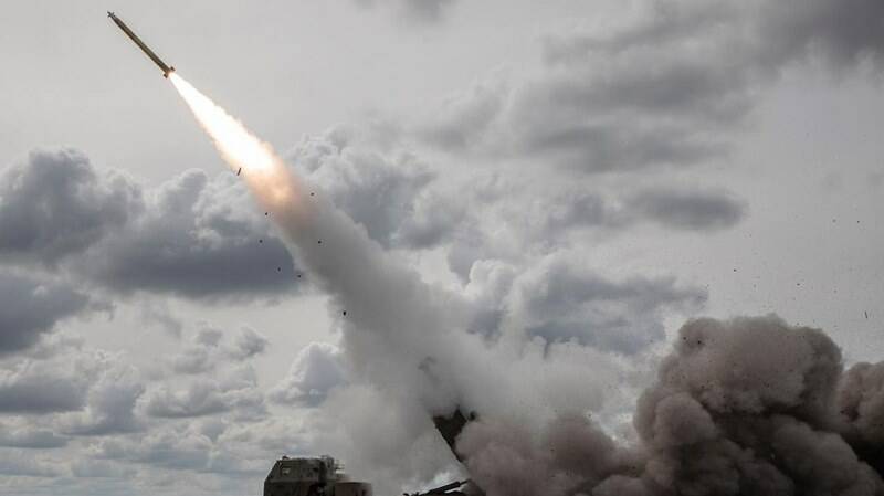Usa e Germania mandano tank a Kiev, la risposta di Mosca: missili su tutta l’Ucraina