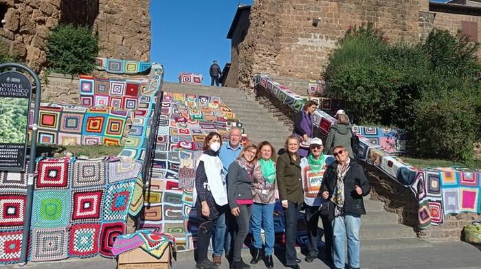 Il “Mantello per la Vita” di Avo Ladispoli colora di solidarietà Cerveteri