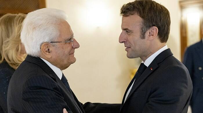 Migranti, Mattarella sente al telefono Macron: “Serve collaborazione totale”