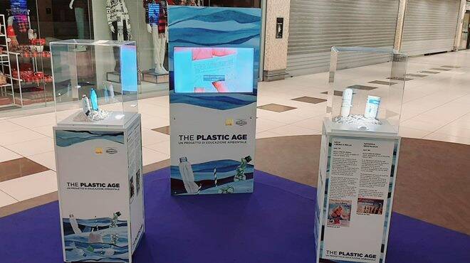 “The Plastic Age”: a Parco Leonardo la mostra dei rifiuti di plastica recuperati dai fondali marini