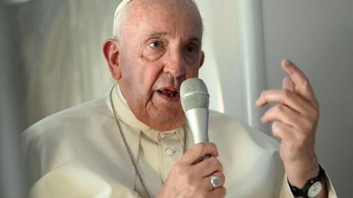 Ucraina, il Papa punta il dito: “La Russia ha invaso”. L’ira di Mosca: “Parole perverse”