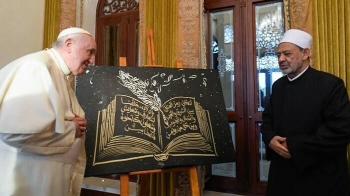 Il Papa incontra l’imam di Al-Azhar: cristiani e musulmani in dialogo per un mondo di pace