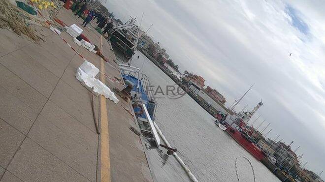 Peschereccio affondato nel Porto canale