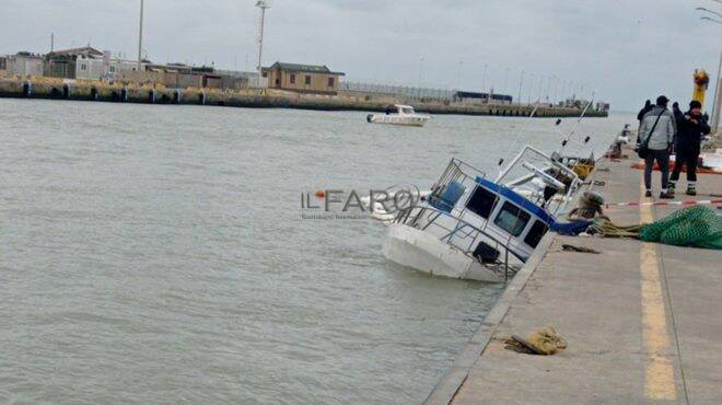 Fiumicino, un altro peschereccio affonda nel porto canale