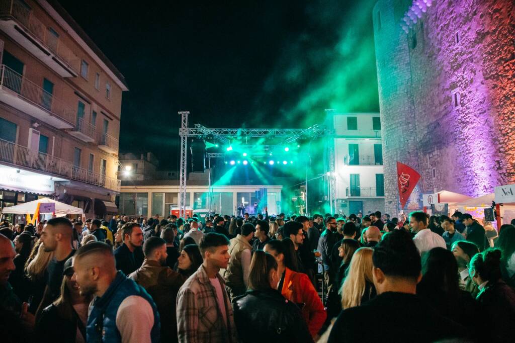 Street Food: un Halloween con numeri “da paura” all’ombra del Castello di Fondi