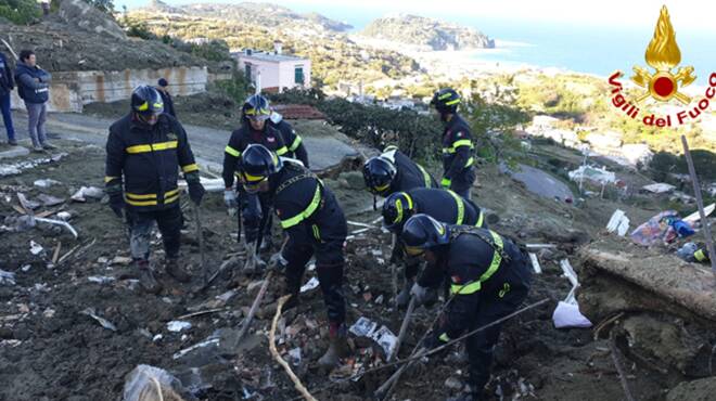 Ischia: i Vigili del Fuoco del litorale romano sull’isola per prestare soccorso – VIDEO