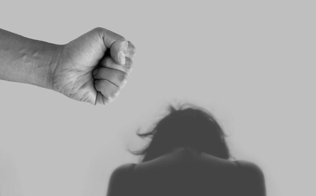 “Fermiamo il femminicidio”: il Comune di Fiumicino scende in campo contro la violenza sulle donne