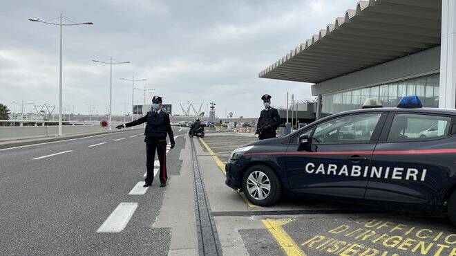 Fiumicino, ancora shopping gratis al duty free dell’aeroporto: denunciati 3 turisti