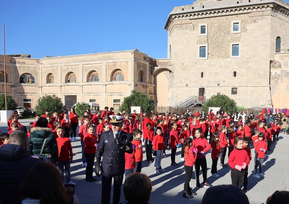 Giornata della disabilità: flash mob di 200 studenti al Forte Michelangelo di Civitavecchia