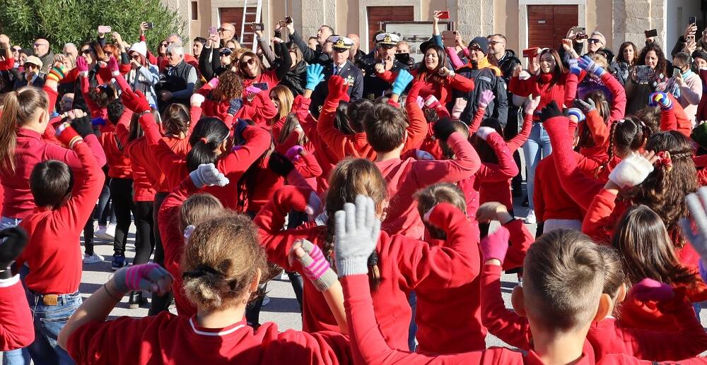 Giornata della disabilità: flash mob di 200 studenti al Forte Michelangelo di Civitavecchia